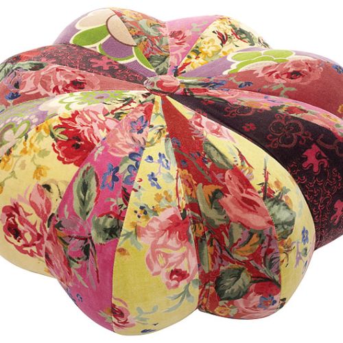 Poduszka patchworkowa. TK MAXX. Sztuka układania poduch