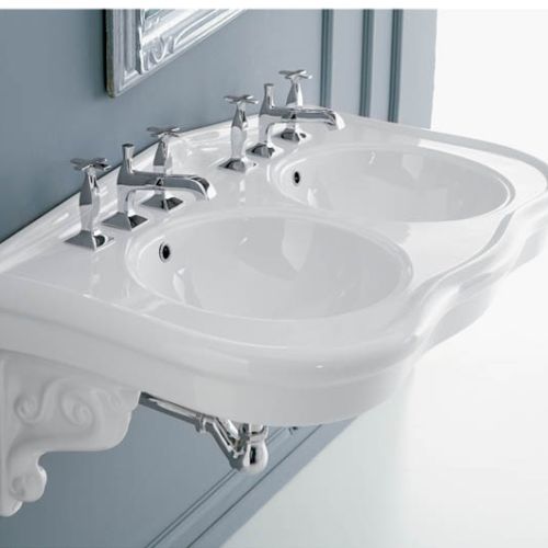 Podwójna konsola w stylu retro, 110x61x27 cm. Cena – 4400 zł. Dystrybucja CORAM POLAND