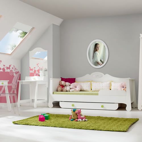 Pokój dziecka w stylu prowansalskim? Czemu nie! Na meblach z kolekcji Parole marki Pinio dodatkowo