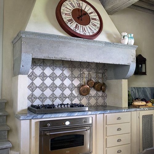 Połączenie nowych sprzętów z rustykalną aranżacją.