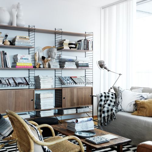 String - lekki pomysł na półkę