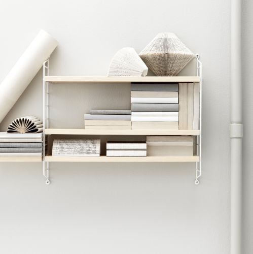 String - lekki pomysł na półkę