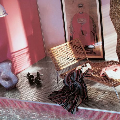 Połyskujące mozaiki zrobione z opiłków metalu