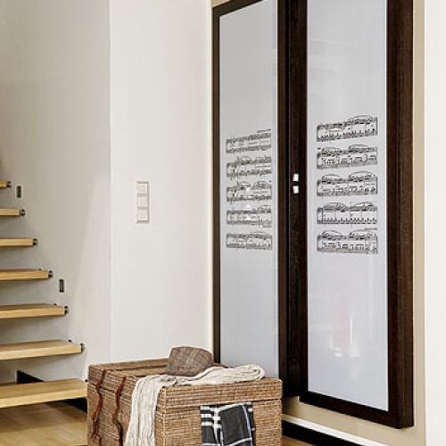 Pomysł na dom zrodził się podczas wakacji nad morzem. Jest spokojny, w kolorach piasku, z