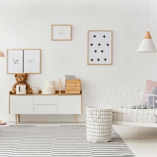 biały pokój dla dziewczynki