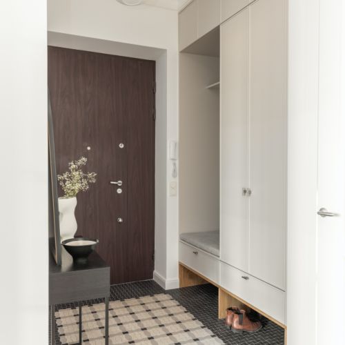 wykończenie ścian w przedpokoju