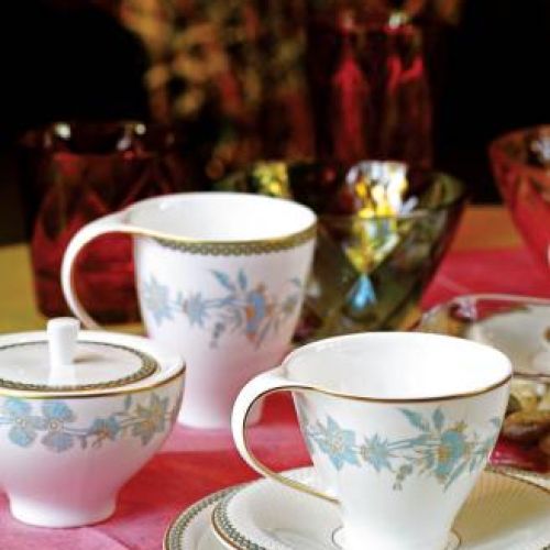 Porcelana bone china z kolekcji Geraldine Blue. Serwis kawowy dla 6 osób - 1753 zł, filiżanka - 120 zł. T.I.E. ART GLAS PLUS