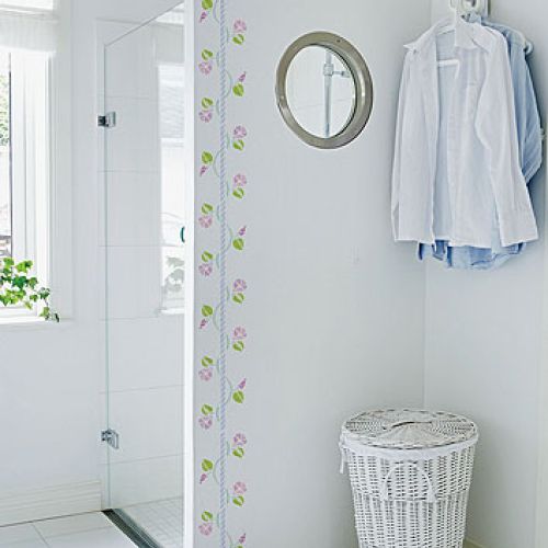 Powój rośnie szybko, pięknie pachnie i nie ma wielkich wymagań. Zarośnie bez trudu altanę i balkon, owinie warkoczami pień