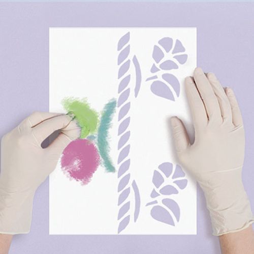 Powój rośnie szybko, pięknie pachnie i nie ma wielkich wymagań. Zarośnie bez trudu altanę i balkon, owinie warkoczami pień