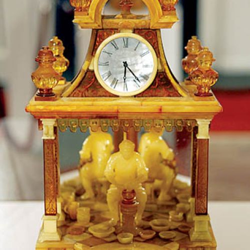 Pozytywka ukryta w zegarze z bursztynu, Niemcy, DPA/FORUM