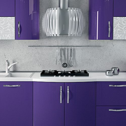 Kuchnia urządzona w odważnym kolorze.