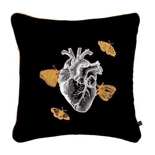 Poduszka haftowana z sercem