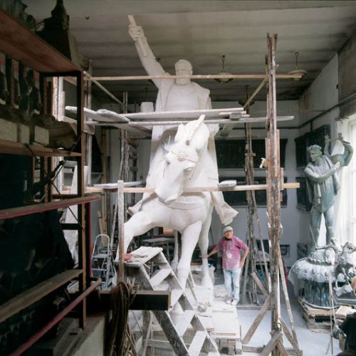 Profesor Marian Konieczny przy pracy.