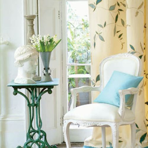 Projektanci tkanin bawią się kwietnymi wzorami. Wzory i kolory do wyboru.