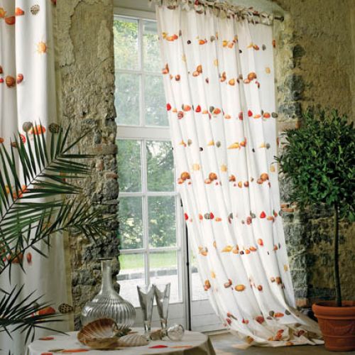 Projektanci tkanin bawią się kwietnymi wzorami. Wzory i kolory do wyboru.