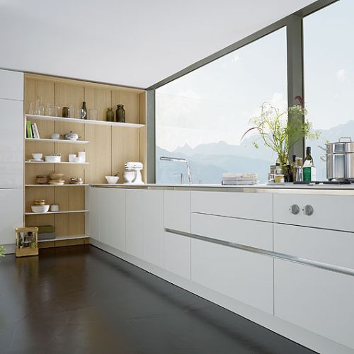 Prosta, nowoczesna i biała kuchnia. Panele, półki i uchwyty do dowolnej aranżacji. Wykończenie może być