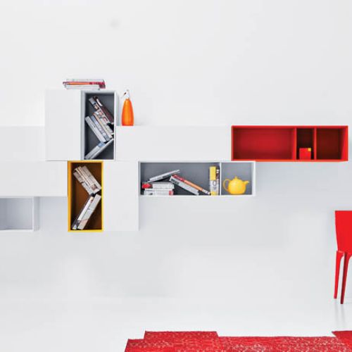 Przepis na układankę: weź kilka kubików, koniecznie kolorowych, i powieś na ścianie, jak ci podpowiada fantazja. PIANCA