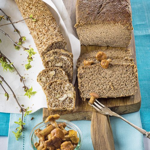 Pasztet cielęcy z marynowanymi kurkami i pieczywem otrębowym