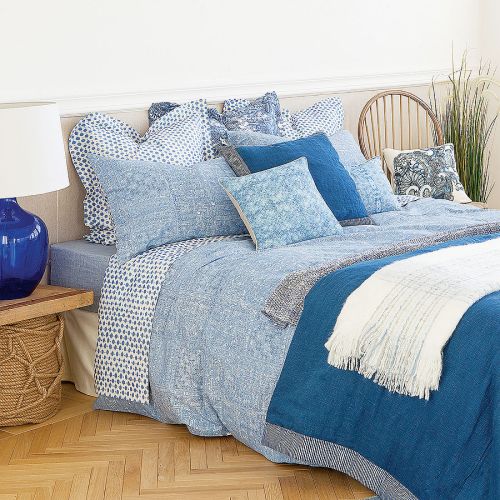 Dwustronna poszwa na pościel - w grochy i błękitne wzory - od 179 zł.