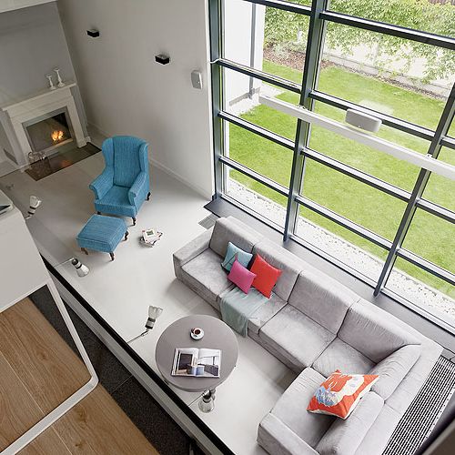 Przeszklone ściany powodują, że nawet w pochmurne dni jest jasno.