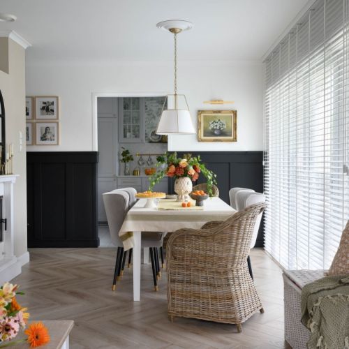 przytulna jadalnia w domu Irysovo Home
