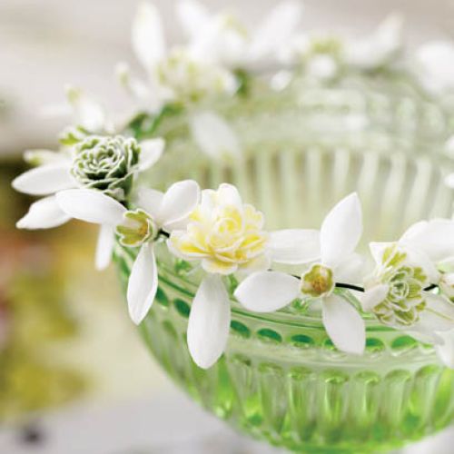 Pucharek nie tylko do wody. Można udekorować do kwiatami. Fot. Picture Press/East News