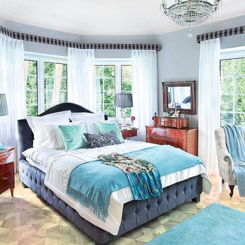 Rezydencja przypomina angielską posiadłość, choć mieści się w podwarszawskim Konstancinie. Elegancki i stylowo urządzony dom