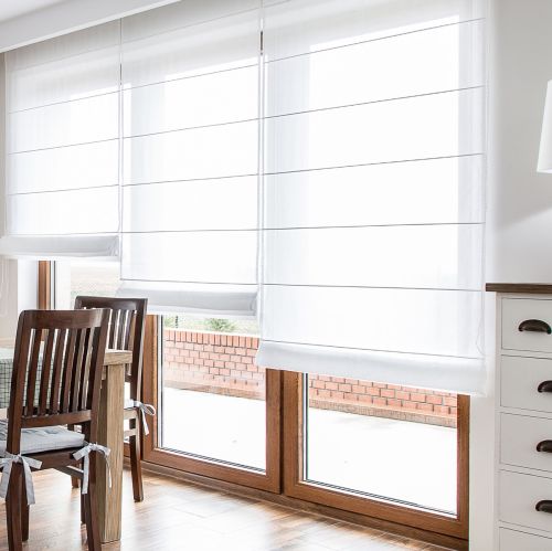 Rolety rzymskie: dekoracje okien nr 1 w Polsce – jak wybrać?