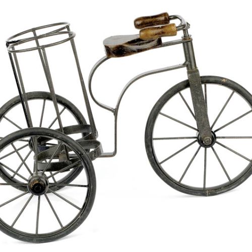 Rower damski z bagażnikiem, z 1870 r. Fot. Shutterstock.com
