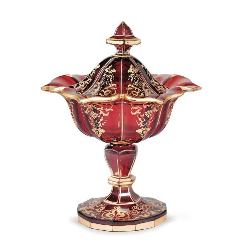 Duża bomboniera z rubinowego szkła, Czechy, XIX w.