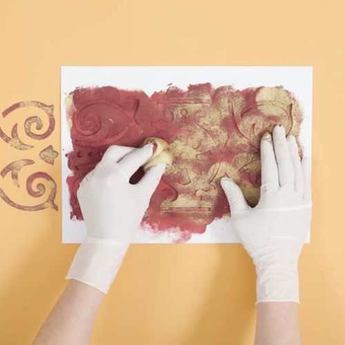 Rubinowym kolorem wypełniamy cały wzór.