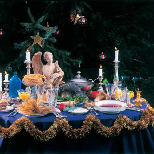 Są takie potrawy, których nie może zabraknąć na wigilijnym stole - barszcz z uszkami, śledzik...