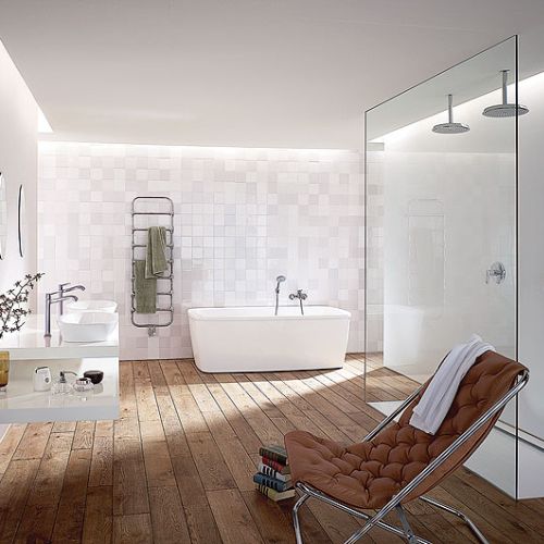 Są w kolorze chromu lub niklu szczotkowanego. Cena 2010 zł. Hansgrohe/Axor