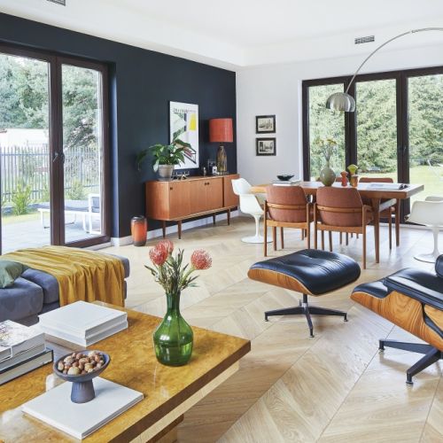 salon w stylu mid-century modern