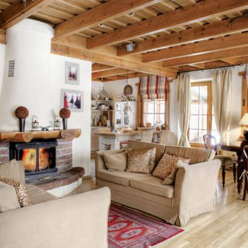 Salon z kominkiem to miejsce, w którym zbiegają się ścieżki wszystkich domowników. Nad kominkiem zdjęcia