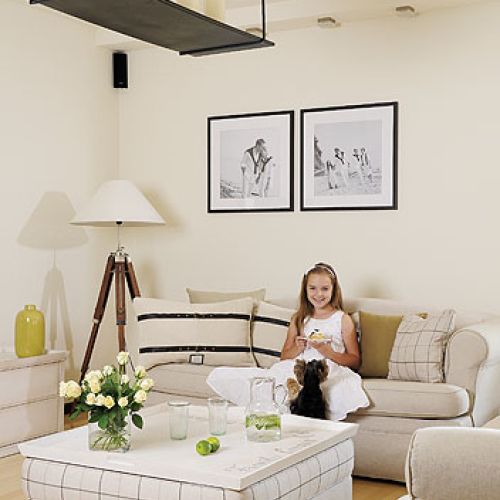 Salon zaprojektowała Bożena Kocój. Dom w stylu american beach