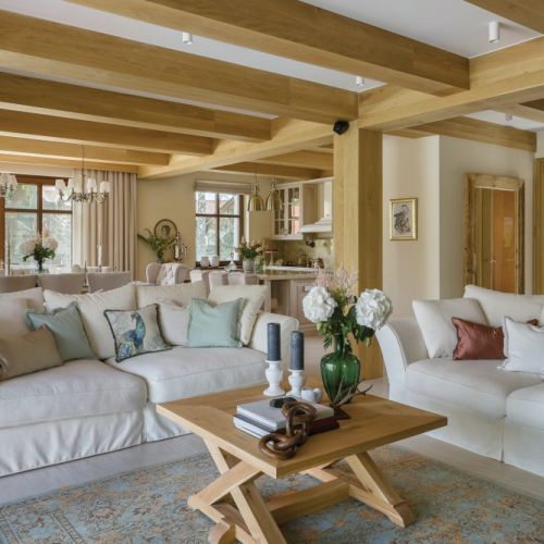 salon styl angielski z rustykalnym