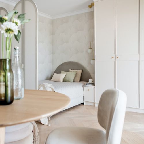 pokój dzienny z miejscem do spania