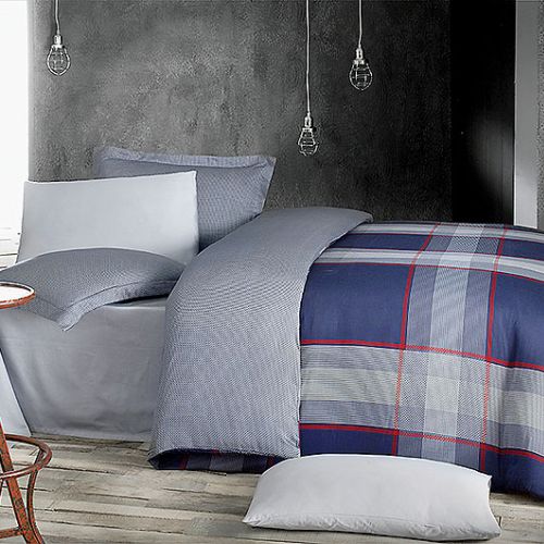 Satyna bawełniana (200 x 220 cm), 389 zł. Sarev. CALVADO