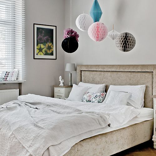 Ściany w perłowym różu. Mieszkanie w przedwojennej willi