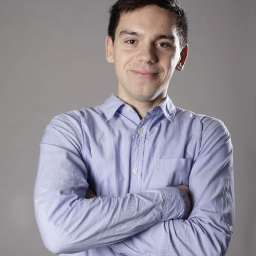 Sebastian Rejent – komik, miłośnik komedii stand-upowej I pracy twórczej.