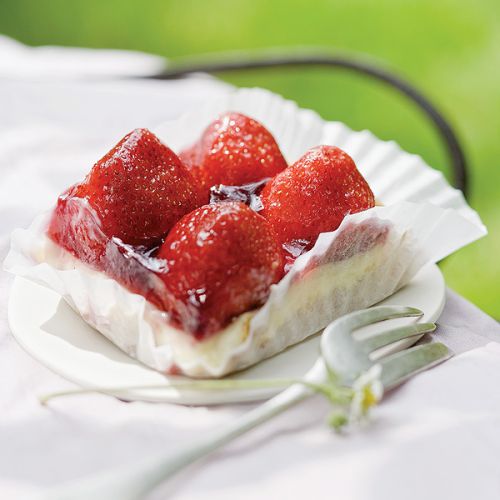 Sernik z truskawkami. Z grządki na talerz