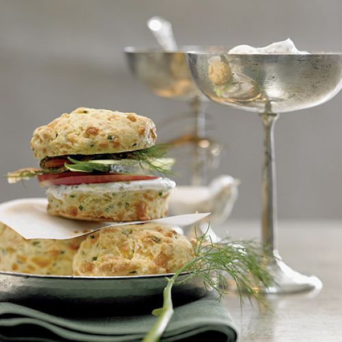 Serowe bułeczki z łososiem. Przepisy na karnawałową imprezę