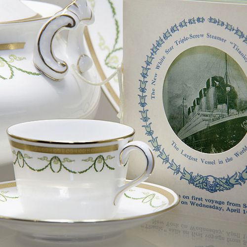 Serwis od Royal Crown Derby. Porcelana jak ze stołu Titanica