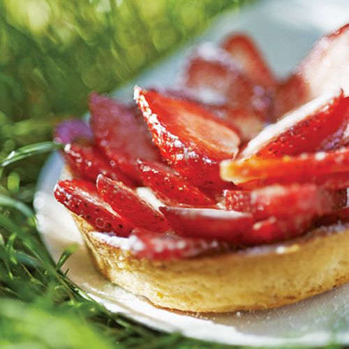 Sezon na truskawki trwa tylko miesiąc. Warto go wykorzystać.Dodawajmy je nie tylko do sernika. Truskawki