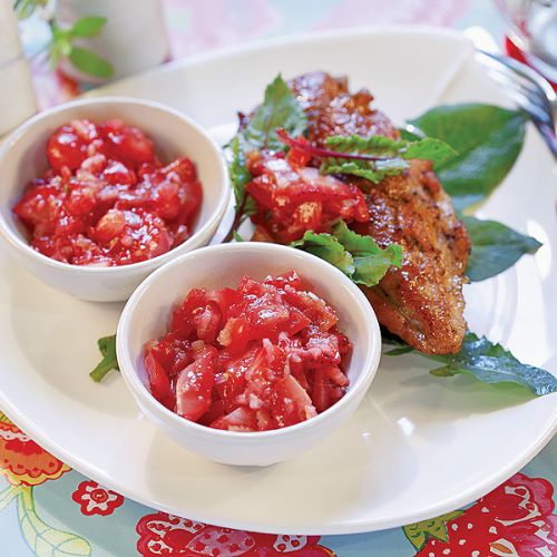 Sezon na truskawki trwa tylko miesiąc. Warto go wykorzystać.Dodawajmy je nie tylko do sernika. Truskawki