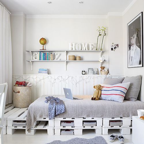 Skandynawski styl to nie tylko biel i pastele ale także naturalne drewno i proste meble. Pokazujemy, jak urządzić dom