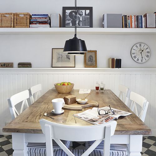 Skandynawski styl to nie tylko biel i pastele ale także naturalne drewno i proste meble. Pokazujemy, jak urządzić dom