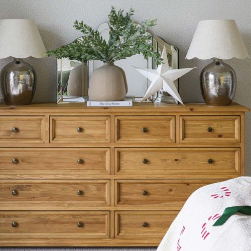 sypialnia w stylu skandynawskim i angielskim