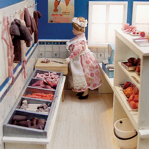 Sklep Marzenie PRL-u i kiełbasy zrobione z modeliny.